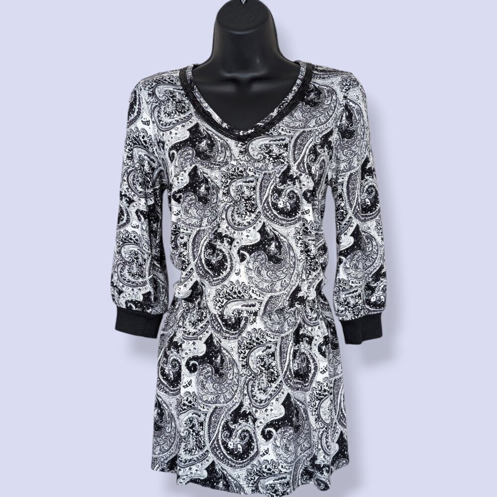 Pe:tite Black & White Paisley Top
